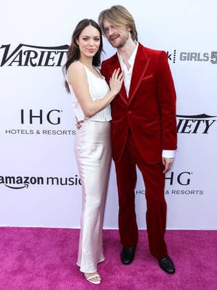 Variety 2021 Music Hitmakers Brunch Actress Claudia Sulewski and boyfriend singer Finneas O Connell arrive at the Variety 2021 Music Hitmakers Brunch presented by Peacock and Girls5eva and sponsored by IHG Hotels and Resorts held at the City Market Social House on December 4, 2021 in Los Angeles, California, United States. Los Angeles California United States  Copyright: xImagexPressxAgencyx originalFilename:collin-variety2211205_npaO8.jpg