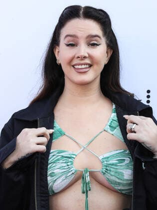 Variety 2021 Music Hitmakers Brunch Singer Lana Del Rey arrives at the Variety 2021 Music Hitmakers Brunch presented by Peacock and Girls5eva and sponsored by IHG Hotels and Resorts held at the City Market Social House on December 4, 2021 in Los Angeles, California, United States. Los Angeles California United States  Copyright: xImagexPressxAgencyx originalFilename:collin-variety2211205_npjzw.jpg