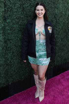 Variety 2021 Music Hitmakers Brunch Singer Lana Del Rey arrives at the Variety 2021 Music Hitmakers Brunch presented by Peacock and Girls5eva and sponsored by IHG Hotels and Resorts held at the City Market Social House on December 4, 2021 in Los Angeles, California, United States. Los Angeles California United States  Copyright: xImagexPressxAgencyx originalFilename:collin-variety2211205_npv5G.jpg