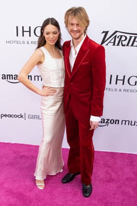 04 December 2021 - Los Angeles, California - Claudia Sulewski and Finneas. 2021 Variety Hitmakers Brunch Presented by Peacock Girls5eva Los Angeles USA - ZUMAa123 20211204_zaa_a123_099 Copyright: xBillyxBennightx