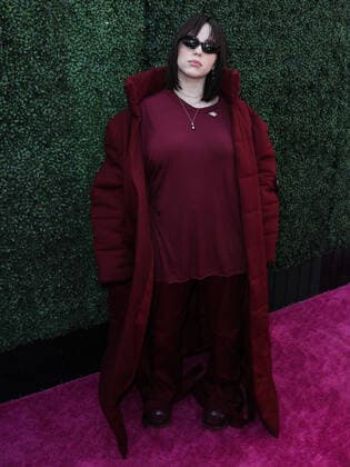Variety 2021 Music Hitmakers Brunch Singer Billie Eilish arrives at the Variety 2021 Music Hitmakers Brunch presented by Peacock and Girls5eva and sponsored by IHG Hotels and Resorts held at the City Market Social House on December 4, 2021 in Los Angeles, California, United States. Los Angeles California United States  Copyright: xImagexPressxAgencyx originalFilename:collin-variety2211205_npsT1.jpg