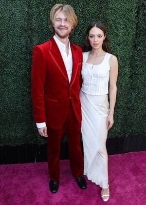 Variety 2021 Music Hitmakers Brunch Singer Finneas O Connell and girlfriend actress Claudia Sulewski arrive at the Variety 2021 Music Hitmakers Brunch presented by Peacock and Girls5eva and sponsored by IHG Hotels and Resorts held at the City Market Social House on December 4, 2021 in Los Angeles, California, United States. Los Angeles California United States  Copyright: xImagexPressxAgencyx originalFilename:collin-variety2211205_npcMN.jpg