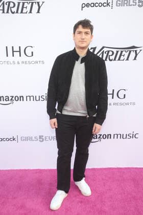 Variety Hitmakers presented by Peacock Girls5eva Featuring: Austin Rosen Where: Los Angeles, California, United States When: 04 Dec 2021 Credit: Faye s Vision Cover Images Copyright: xx 50966251 EDITORIAL USE ONLY. NOT FOR USE BY NEWSPAPERS BASED IN THE UK.