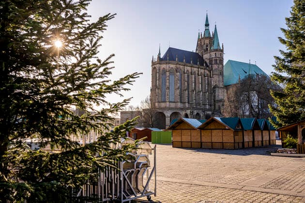 CLOSED CHRISTMAS MARKET AT ERFURTER DOMPLATZ 05 12 2021 Erfurt The Christmas stalls at Erfurts Domplatz will be closed on 2 Advent, 5 December 2021.