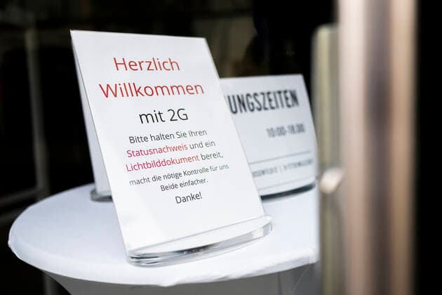 NOTICE OF CORONA ACCESS RESTRICTIONS 05 12 2021 Erfurt A sign points out the 2G rule at the entrance of a store in downtown Erfurt on December 5, 2021