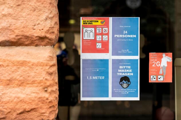 NOTICE OF CORONA ACCESS RESTRICTIONS 05 12 2021 Erfurt Signs point out the 2G rule and mask requirement at the entrance of a downtown Erfurt business on Dec. 5, 2021
