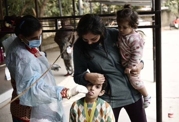 GURUGRAM, INDIA - DECEMBER 5: A health worker colelcts a swab sample for Covid-19 test, at UPHC, on December 5, 2021 in Gurugram, India. (Photo by Vipin Kumar Hindustan Times) Daily Life Amid Covid-19 pandemic In India