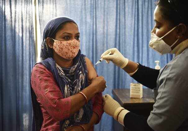GURUGRAM, INDIA - DECEMBER 5: A person gets vaccinated against Covid-19, at UPHC, on December 5, 2021 in Gurugram, India. (Photo by Vipin Kumar Hindustan Times) Daily Life Amid Covid-19 pandemic In India