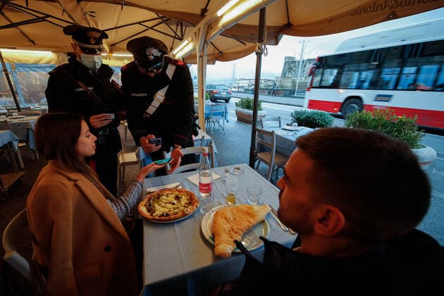 Naples, the police check people to verify that they have the Green pass. Controls are carried out at the circumvesuviana, at the boarding points for the islands and in the clubs, between commuters and tourists.  Copyright: xSalvatorexLaportax xIPAx xKontrolabx