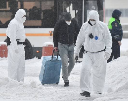 Russia South Africa Coronavirus 6714256 07.12.2021 Airport employees in protective gear escort a passenger arrived from South Africa for further transfer to an observation facility in Sergiev Posad, amid the coronavirus disease outbreak with the emergence of the Omicron variant, at the Domodedovo International Airport named after Mikhail Lomonosov outside Moscow, Russia. Russian health authorities on December 6, said they have confirmed the first two cases of the omicron variant of coronavirus in travelers who returned from South Africa. Mikhail Voskresenskiy Sputnik Moscow region Russia  Copyright: xMikhailxVoskresenskiyx