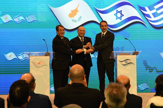 Bilder des Jahres 2021, News 12 Dezember News Themen der Woche KW49 News Bilder des Tages Israeli Prime Minister Naftali Bennett (C) meets the Greek Prime Minister Kyriakos Mitsotakis (R) and the Cypriot President Nicos Anastasiades (L) at the Israel-Cyprus-Greece trilateral summit in Jerusalem, Israel on Tuesday, December 7, 2021. Pool  JERX2021120714 RafixKotz