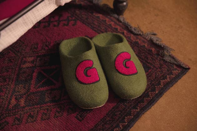 Find the festive season too much? You can now stay overnight in The Grinch s cave for just $20 per night. Dr. Seuss Enterprises, a leading global children?s entertainment company, is teaming up with Vacasa, a North American vacation rental management platform, to create one of the most unique experiences just north of Who-ville in the Grinch s famous cave. The Seusstastic story of How the Grinch Stole Christmas! will be brought to life for a limited time, giving holiday revellers the chance to experience the Grinch and his dog Max?s home like never before. Adventurous travellers, families, and Grinch enthusiasts looking for a steal this Christmas can celebrate the holiday season in the most whimsical way by actually booking the G Copyright: xx 50974898 EDITORIAL USE ONLY. NOT FOR USE BY NEWSPAPERS BASED IN THE UK.