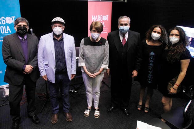 Santiago, December 7, 2021 The Minister of Cultures, Consuelo ValdÃ s, heads the award ceremony of the Margot Loyola 2021 Award, a distinction given by the Ministry in honor of the artist and culturist who died in 2015, as a way to recognize individuals or groups who have worked in the recovery an  Copyright: JONNATHANxOYARZUN ATONxCHILE