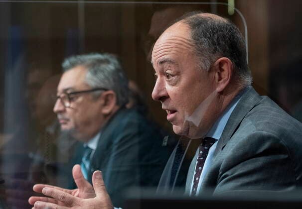 December 7, 2021, QUEBEC, PQ, Canada: Quebec Health Minister Christian Dube responds to reporters questions during a news conference on the COVID-19 pandemic, Tuesday, December 7, 2021 at the legislature in Quebec City. Horacio Arruda, Quebec director of National Public Health, left, looks on. QUEBEC Canada - ZUMAc35_ 20211207_zaf_c35_031 Copyright: xJacquesxBoissinotx