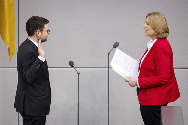 Bundestag President Baerbel Bas R swears in Marco Buschmann, Federal Minister of Justice L Berlin, 08 12 2021 After yesterdays signing of the coalition agreement between the SPD, FDP and the Greens, the new Chancellor and ministers will be appointed and sworn in today Berlin Germany Copyright: xJaninexSchmitz photothek.dex