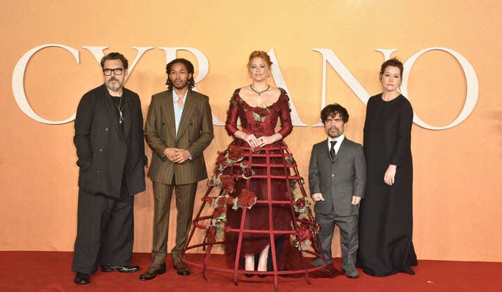 Bilder des Jahres 2021, Entertainment 12 Dezember Entertainment Themen der Woche KW49 December 7, 2021, London, United Kingdom: Joe Wright, Kelvin Harrison Jr., Haley Bennett, Peter Dinklage and Erica Schmidt attends Cyrano UK Premiere, at the Odeon Luxe Leicester Square in London, England. Tuesday 7th December 2021. London United Kingdom - ZUMAs197 20211207_zaa_s197_257 Copyright: xJamesxWarrenx