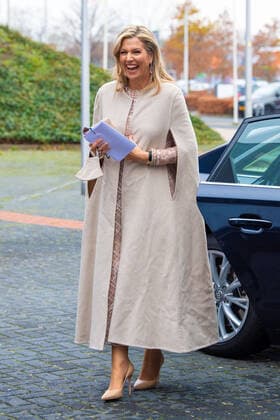 Königin Maxima besucht Weihnachts Musik Gala bei Omnisport in Apeldoorn 09-12-2021 Omispoort Queen Maxima attend the Chrismas musicgala 2021 at the Omnisport in Apeldoorn. 12 school classes, from each province, competed in the Lang Leve de Muziek Show for the title of the most musical class in the Netherlands. Â  Copyright: xPPEx