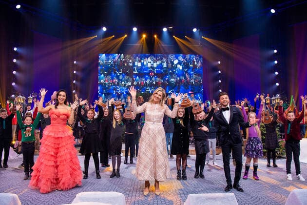09-12-2021 Omispoort Queen Maxima with Buddy Vedder and Romy Monteiro attend the Chrismas musicgala 2021 at the Omnisport in Apeldoorn. 12 school classes, from each province, competed in the Lang Leve de Muziek Show for the title of the most musical class in the Netherlands. Â  Copyright: xPPEx