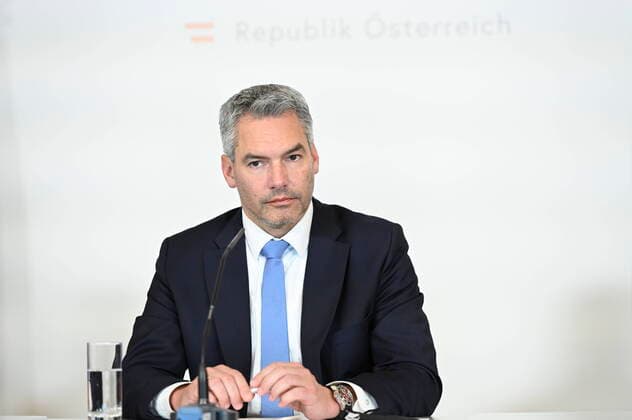 Vienna, Austria 08 December 2021 Press conference after the government summit in the Federal Chancellery with Chancellor Karl Nehammer ÖVP 1057307468