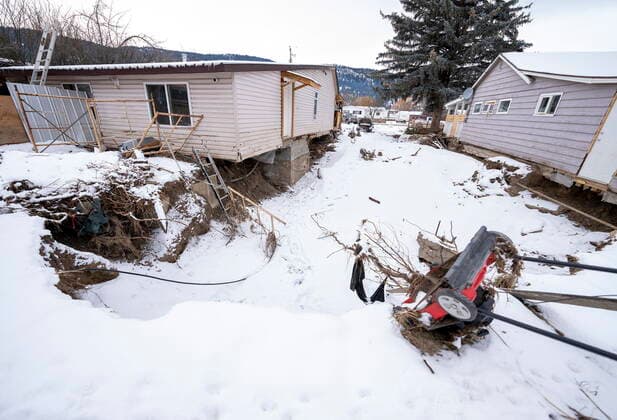 Kanada, Schäden nach Flut in Merritt December 9, 2021, MERRITT, BC, CANADA: Foundations to homes are seen ripped away following flood damage in Merritt, B.C. Thursday, December 9, 2021. MERRITT CANADA  - ZUMAc35_ 20211209_zaf_c35_075 Copyright: xJonathanxHaywardx