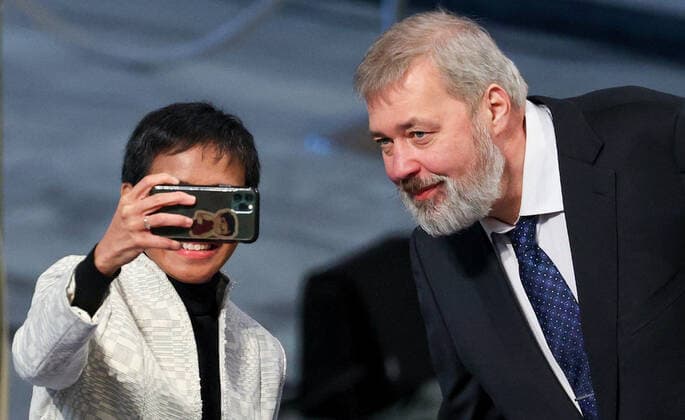 OSLO, NORWAY â€“ DECEMBER 10, 2021: Filipino-American journalist, co-founder and CEO of Rappler Maria Ressa (L) and Russian journalist, Novaya Gazeta editor-in-chief Dmitry Muratov pose for a selfie before the start of the 2021 Nobel Peace Prize award ceremony at Oslo City Hall. The Norwegian Nobel Committee has decided to award the Nobel Peace Prize for 2021 to Maria Ressa and Dmitry Muratov in recognition of their efforts to safeguard freedom of expression, which is a precondition for democracy and lasting peace . Sergei Bobylev TASS  TS11B5A3
