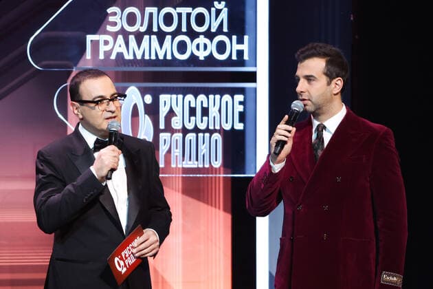 Musikpreis Goldenes Grammophon, Verleihung in Moskau MOSCOW, RUSSIA - DECEMBER 10, 2021: TV personality Garik Martirosyan (L) and TV host Ivan Urgant attend the 2021 Golden Gramophone Awards ceremony at the State Kremlin Palace. Valery Sharifulin TASS  TS11B637