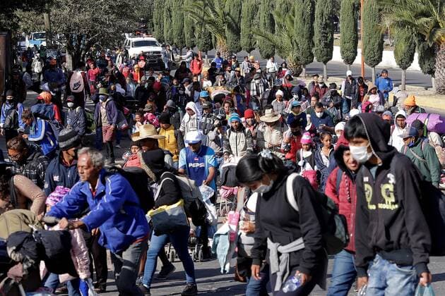 A group of migrants walk by the municipality of San Martín Texmelucan, on the Puebla-Mexico highway in Mexico, 10 December 2021. The migrant caravan plans to arrive in Mexico City this Friday night or Saturday morning after a last stop in the state of Puebla, where they are moving by road despite the impact of the accident in the south that killed more than 50 migrants. EFE Hilda Ríos Migrant caravan will arrive in Mexico City after last stop in Puebla !ACHTUNG: NUR REDAKTIONELLE NUTZUNG!  Copyright: xHildaxRíosx MEX120 20211210-6858b35db578e4bcaf4c08aacd79f1533bd74bec