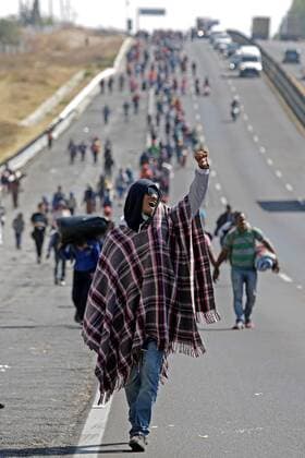 A group of migrants walk by the municipality of San Martín Texmelucan, on the Puebla-Mexico highway in Mexico, 10 December 2021. The migrant caravan plans to arrive in Mexico City this Friday night or Saturday morning after a last stop in the state of Puebla, where they are moving by road despite the impact of the accident in the south that killed more than 50 migrants. EFE Hilda Ríos Migrant caravan will arrive in Mexico City after last stop in Puebla !ACHTUNG: NUR REDAKTIONELLE NUTZUNG!  Copyright: xHildaxRíosx MEX133 20211210-8e237ba47f3cb33ebe6018c007368ef349ccc910