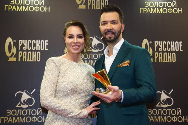 MOSCOW, RUSSIA - DECEMBER 10, 2021: Singer Denis Klyaver and his wife Irina attend the 2021 Golden Gramophone Awards ceremony at the State Kremlin Palace. Valery Sharifulin TASS  TS11B6E6