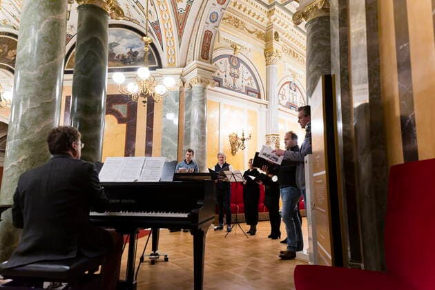 Vaccination in the Semper Opera A very special vaccina