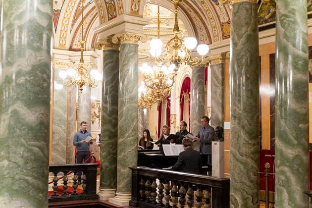 Vaccination in the Semper Opera A very special vaccina