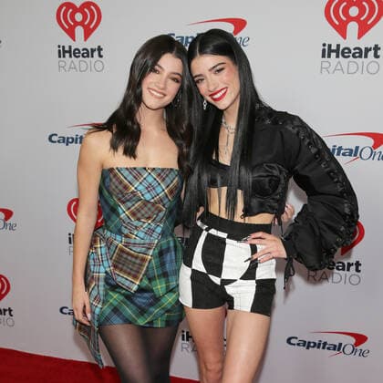 10 December 2021 - New York, New York - .D Amelio Sisters in the Press Room at Z100 s iHeartRadio Jingle Ball 2021 held at Madison Square Garden. New York USA - ZUMAa123 20211210_zaa_a123_013 Copyright: xJ.xLINGOx