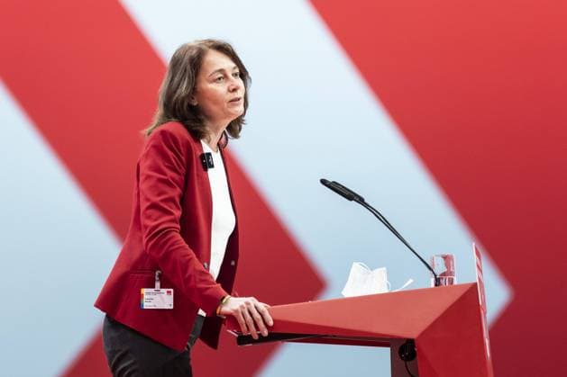 Katarina Barley, aufgenommen im Rahmen des SPD-Bundesparteitages in Berlin, 11.12.2021. Bei diesem Parteitag drei Tage nach der Vereidigung der neuen Bundesregierung sucht die SPD einen neuen Bundesvorsitzenden, der den scheidenden Vorsitzenden Norbert Walter-Borjans im Amt ersetzt. Berlin Deutschland *** Katarina Barley, pictured at the SPD federal party conference in Berlin, 11 12 2021 At this party conference three days after the new federal government was sworn in, the SPD is looking for a new federal leader to replace outgoing leader Norbert Walter Borjans in office Berlin Germany Copyright: xFlorianxGaertner photothek.dex