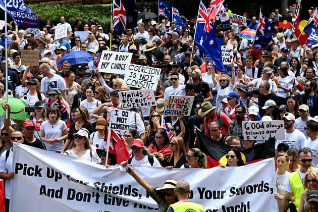 FACE THE MUSIC RALLY, Protesters hold placards during a ReclaimTheLine rally dubbed Face the Music , against vaccine mandates and vaccine passports in Sydney, Sunday, December 12, 2021. ( NO ARCHIVING, EDITORIAL USE ONLY, NO USE IN BOOKS WITHOUT CONSENT SYDNEY NSW AUSTRALIA  Copyright: xBIANCAxDExMARCHIx 20211212001605786268