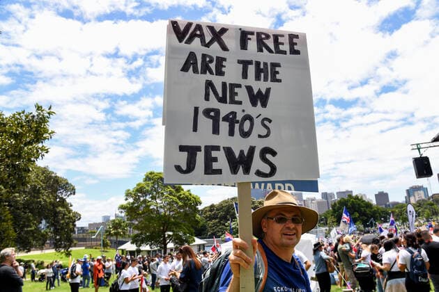 FACE THE MUSIC RALLY, Protesters hold placards during a ReclaimTheLine rally dubbed Face the Music, against against vaccine mandates and vaccine passports in Sydney, Sunday, December 12, 2021. ( NO ARCHIVING, EDITORIAL USE ONLY, NO USE IN BOOKS WITHOUT CONSENT SYDNEY NSW AUSTRALIA  Copyright: xBIANCAxDExMARCHIx 20211212001605787235