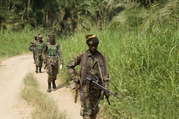 Bilder des Jahres 2021, News 12 Dezember News Themen der Woche KW49 News Bilder des Tages (211212) -- , Dec. 12, 2021 -- Soldiers are seen during a joint military operation against armed forces in Beni territory, northeastern Democratic Republic of the Congo, Dec. 11, 2021. The Armed Forces of the Democratic Republic of the Congo (FARDC) and Uganda People s Defense Force (UPDF) on Saturday released the first assessment of their joint military operations against rebels of the Allied Democratic Forces (ADF), conducted since Nov. 30 in Beni territory, northeastern DRC. TO GO WITH: DR Congo, Uganda declare calm situation in northeastern DRC following assessment of joint military operations (Photo by Xinhua) DR CONGO-BENI-FRONTLINE-OPERATION AlainxUaykani 