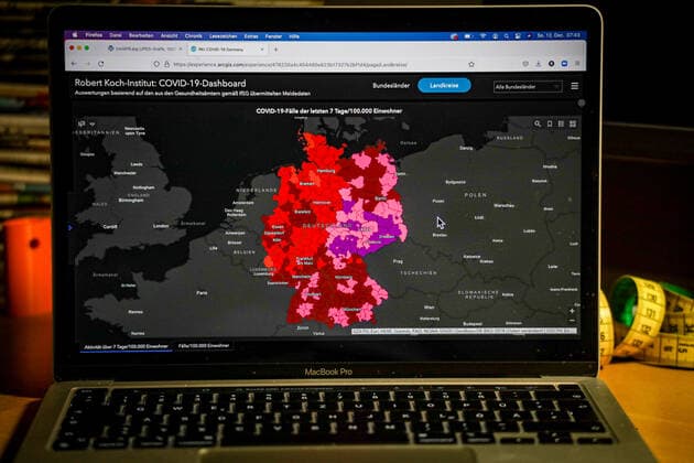 Coronavirus in Germany Covid 19 Dashboard of the Robert Koch Institute 12 12 2021 Robert Koch Institute 7 days Incidence 390.9 7 days Number of cases 325 063 COVID 19 cases 6 509 863 Addition by 32 646 compared to previous day COVID 19 deaths 105 638 Addition by 132 compared to previous day