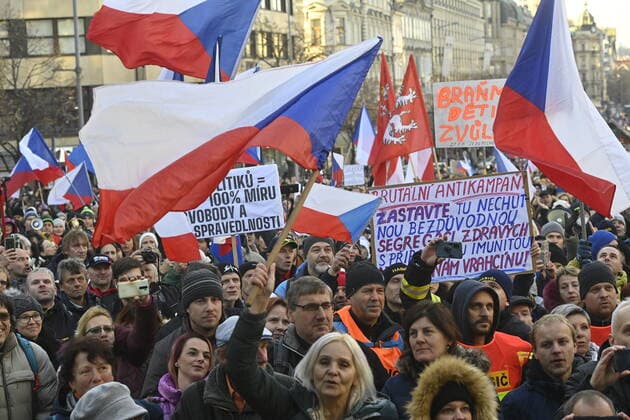 Opponents of anti-epidemic measures have gathered at a rally in Prague s Wenceslas Square on Sunday, December 12, 2021, to protest against compulsory COVID-19 vaccination and against what they call violation of personal freedoms and the constitution, the police estimating the number of participants at about 4,000. (CTKxPhoto VitxSimanek) CTKPhotoP2021121203714 
