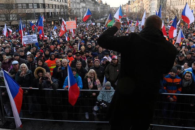 Opponents of anti-epidemic measures have gathered at a rally in Prague s Wenceslas Square on Sunday, December 12, 2021, to protest against compulsory COVID-19 vaccination and against what they call violation of personal freedoms and the constitution, the police estimating the number of participants at about 4,000. (CTKxPhoto VitxSimanek) CTKPhotoP2021121203736 
