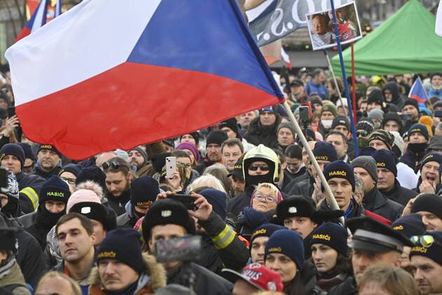 Opponents of anti-epidemic measures have gathered at a rally in Prague s Wenceslas Square on Sunday, December 12, 2021, to protest against compulsory COVID-19 vaccination and against what they call violation of personal freedoms and the constitution, the police estimating the number of participants at about 4,000. (CTKxPhoto VitxSimanek) CTKPhotoP2021121203798 