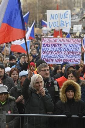 Opponents of anti-epidemic measures have gathered at a rally in Prague s Wenceslas Square on Sunday, December 12, 2021, to protest against compulsory COVID-19 vaccination and against what they call violation of personal freedoms and the constitution, the police estimating the number of participants at about 4,000. (CTKxPhoto VitxSimanek) CTKPhotoP2021121203842 