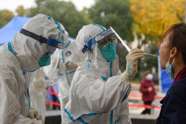 (211212) -- YUYAO, Dec. 12, 2021 -- A medical worker takes a swab sample from a resident for nucleic acid test in Huangjiabu Township of Yuyao City, east China s Zhejiang Province, Dec. 12, 2021. East China s Zhejiang Province registered 138 locally-transmitted confirmed COVID-19 cases and one asymptomatic carrier between Dec. 5 and 3 p.m. Sunday, amid the latest COVID-19 resurgence. Of the total, 44 cases were reported in Ningbo, 77 cases and one asymptomatic carrier were in Shaoxing, and 17 cases were in the provincial capital of Hangzhou, said a provincial government press conference Sunday. (Photo by Xinhua) CHINA-ZHEJIANG-COVID-19-CASES (CN) ZhangxHui 