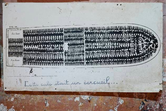 Insel Goree, ehemaliges Sklavenhaus, Maison des Esclaves, von hier wurden Sklaven nach Amerika verschifft, Museum, Ausstellungsstücke, Zeichnung eines Sklavenschiffes Dakar Island Goree Senegal