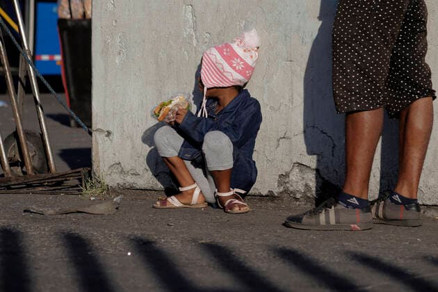 Haitian Migrants Begin Arriving In Mexico City A minor Haitian migrant outside the Central de Autobuses del Norte in Mexico City, who plan to go to various refugee support offices in the capital to try to carry out a procedure that will allow them to stay longer in Mexico in view of the difficulties their compatriots are having to enter the United States. Mexico City Mexico City Mexico  Copyright: xGerardoxVieyrax originalFilename:vieyra-notitle211212_np96F.jpg