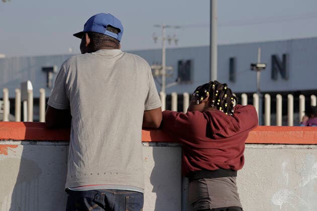 Haitian Migrants Begin Arriving In Mexico City Haitian migrants outside the Central de Autobuses del Norte in Mexico City, who plan to go to various refugee support offices in the capital to try to carry out a procedure that will allow them to stay longer in Mexico in view of the difficulties their compatriots are having to enter the United States. Mexico City Mexico City Mexico  Copyright: xGerardoxVieyrax originalFilename:vieyra-notitle211212_npGD0.jpg