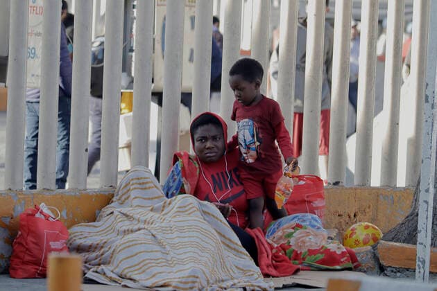 Haitian Migrants Begin Arriving In Mexico City Haitian migrants outside the Central de Autobuses del Norte in Mexico City, who plan to go to various refugee support offices in the capital to try to carry out a procedure that will allow them to stay longer in Mexico in view of the difficulties their compatriots are having to enter the United States. Mexico City Mexico City Mexico  Copyright: xGerardoxVieyrax originalFilename:vieyra-notitle211212_npnZC.jpg