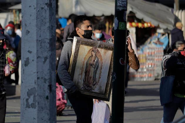 Haitian Migrants Begin Arriving In Mexico City A pilgrim holds a picture of the Virgin of Guadalupe outside the Central de Autobuses del Norte in Mexico City during the COVID-19 health emergency in the capital. Mexico City Mexico City Mexico  Copyright: xGerardoxVieyrax originalFilename:vieyra-notitle211212_npJdt.jpg