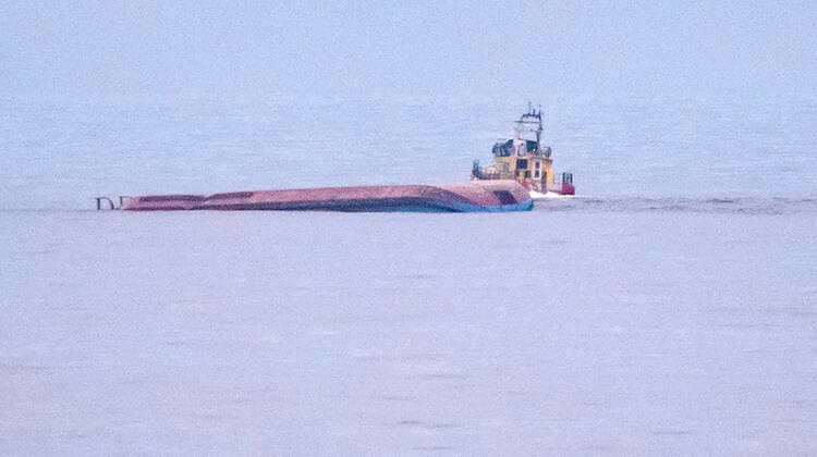 News Themen der Woche KW50 News Bilder des Tages The Danish cargo ship Karin Hoej pictured on the Baltic Sea, between Ystad and Bornholm, after collideing with the British cargo ship Scot Carrier early Monday morning 13 December. Karin Hoej has capsized and is floating upside down. YSTAD SVERIGE x50090x *** The Danish cargo ship Karin Hoej pictured on the Baltic Sea, between Ystad and Bornholm, after collideing with the British cargo ship Scot Carrier early Monday morning 13 December Karin Hoej has capsized and is floating upside down YSTAD SVERIGE x50090x,  Copyright: xJohanxNilsson TTx SWEDEN SHIP COLLISION