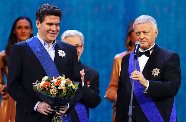 Entertainment Bilder des Tages MOSCOW, RUSSIA - DECEMBER 13, 2021: Russian pianist Denis Matsuev (L), a laureate of For The Faith and Fidelity award presented by St Andrew the First-Called Foundation, and Vladimir Yakunin, chairman of the Board of Trustees of St Andrew the First-Called Foundation, attend a ceremony at the State Kremlin Palace. Vladimir Gerdo TASS  TS11BB63