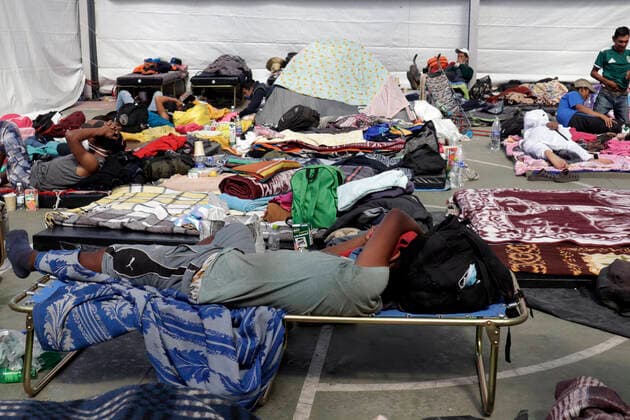 Migrants Rest Before Continue Their Journey To US MEXICO CITY, MEXICO - DECEMBER 13, 2021: Migrants rest during their stay at Casa del Peregrino San Juan Diego before continue their journey heading to the United States border. On December 13, 2021 in Mexico City, Mexico. (Photo by Luis Barron Eyepix Group) Copyright: xLuisxBarronx xEyepixxGroupx EYEPIXGROUP_LB_13122021_21365